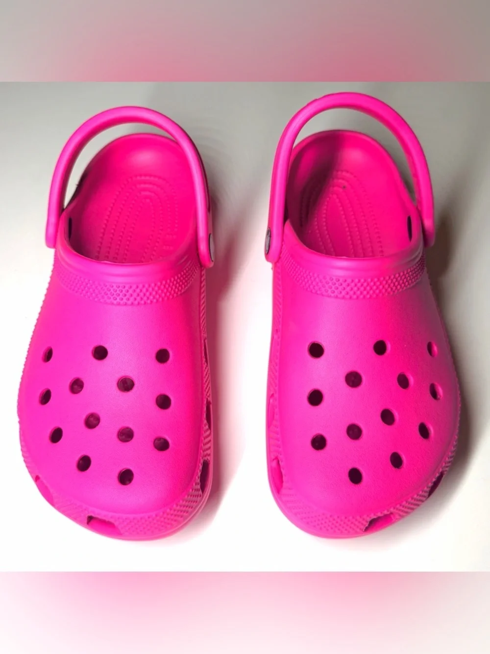 Crocs  Kid's Lightweight Classic Clogs JL3 Crush Pink Size US J- 5